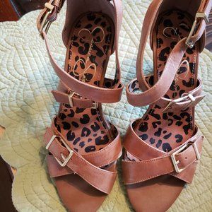 JESSICA SIMPSON BROWN PUMPS SIZE 8 1/2